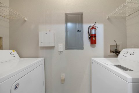 Condo in Orlando, Florida, 2 bedrooms  № 1832816 - photo 14