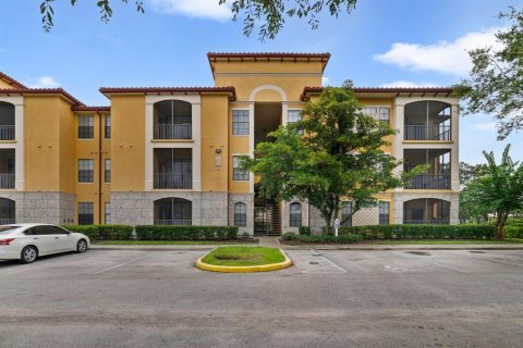 Condo in Orlando, Florida, 2 bedrooms  № 1832816 - photo 1