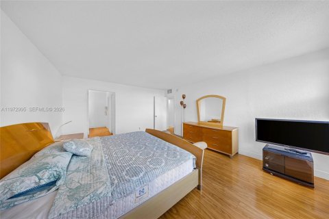 Condominio en alquiler en Hallandale Beach, Florida, 2 dormitorios, 109.25 m2 № 2044080 - foto 19
