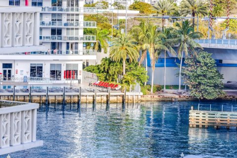 Condominio en Hallandale Beach, Florida, 2 dormitorios  № 2044080