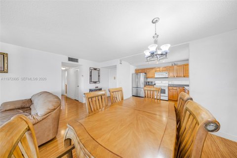 Condominio en alquiler en Hallandale Beach, Florida, 2 dormitorios, 109.25 m2 № 2044080 - foto 10