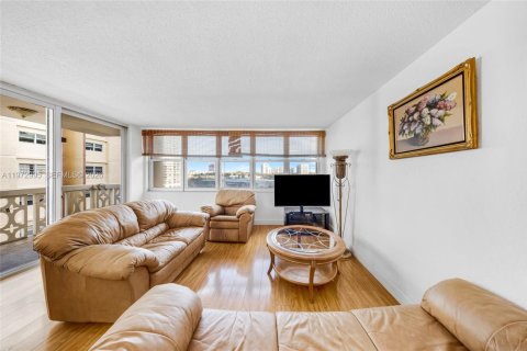 Condominio en alquiler en Hallandale Beach, Florida, 2 dormitorios, 109.25 m2 № 2044080 - foto 7