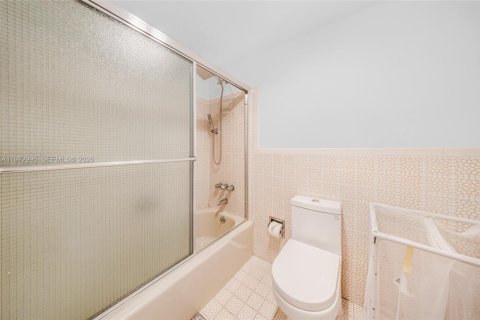 Condominio en alquiler en Hallandale Beach, Florida, 2 dormitorios, 109.25 m2 № 2044080 - foto 21