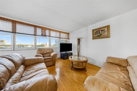 Condominio en alquiler en Hallandale Beach, Florida, 2 dormitorios, 109.25 m2 № 2044080 - foto 8