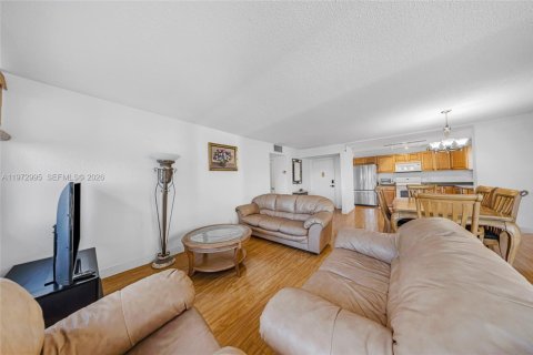 Condominio en alquiler en Hallandale Beach, Florida, 2 dormitorios, 109.25 m2 № 2044080 - foto 9