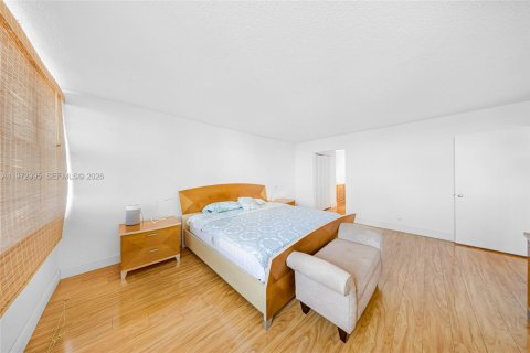 Condominio en alquiler en Hallandale Beach, Florida, 2 dormitorios, 109.25 m2 № 2044080 - foto 18