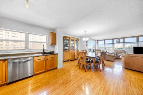 Condominio en alquiler en Hallandale Beach, Florida, 2 dormitorios, 109.25 m2 № 2044080 - foto 4