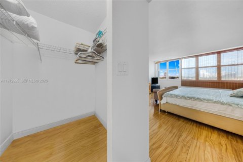 Condominio en alquiler en Hallandale Beach, Florida, 2 dormitorios, 109.25 m2 № 2044080 - foto 22