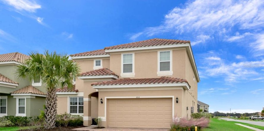 House in Kissimmee, Florida 7 bedrooms, 331.2 sq.m. № 1881224