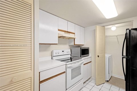 Снять в аренду кондоминиум в Корал-Спрингс, Флорида 1 спальня, 65.03м2, № 1990540 - фото 8