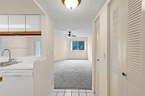 Снять в аренду кондоминиум в Корал-Спрингс, Флорида 1 спальня, 65.03м2, № 1990540 - фото 5