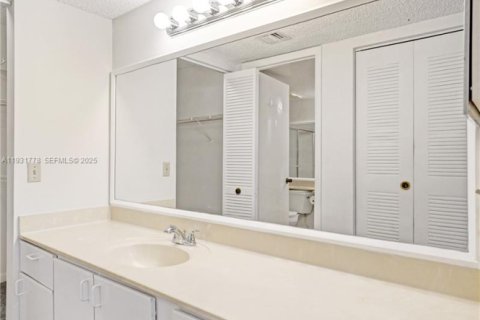 Снять в аренду кондоминиум в Корал-Спрингс, Флорида 1 спальня, 65.03м2, № 1990540 - фото 24