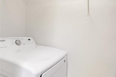 Снять в аренду кондоминиум в Корал-Спрингс, Флорида 1 спальня, 65.03м2, № 1990540 - фото 11