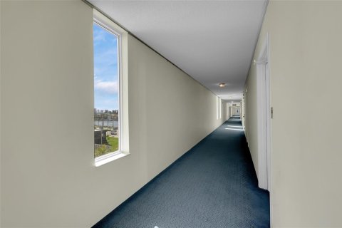 Condo in Hollywood, Florida, 1 bedroom  № 2182943 - photo 12