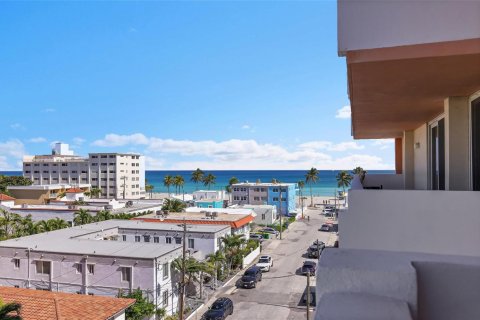 Condo in Hollywood, Florida, 1 bedroom  № 2182943 - photo 8
