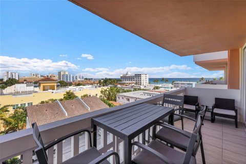 Condo in Hollywood, Florida, 1 bedroom  № 2182943 - photo 10
