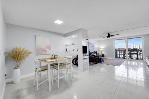 Condo in Hollywood, Florida, 1 bedroom  № 2182943 - photo 18