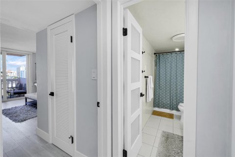 Condo in Hollywood, Florida, 1 bedroom  № 2182943 - photo 28