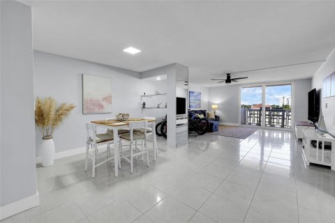 Condo in Hollywood, Florida, 1 bedroom  № 2182943 - photo 19