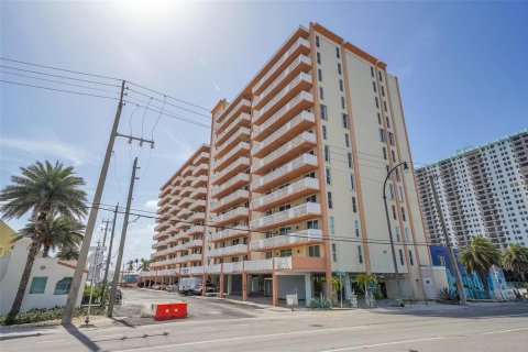 Condo in Hollywood, Florida, 1 bedroom  № 2182943