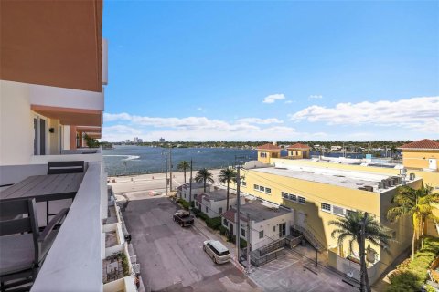 Condo in Hollywood, Florida, 1 bedroom  № 2182943 - photo 9