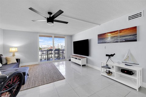 Condo in Hollywood, Florida, 1 bedroom  № 2182943 - photo 27