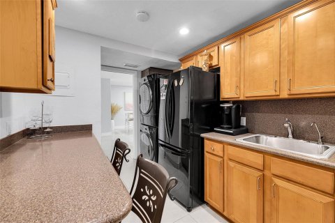 Condo in Hollywood, Florida, 1 bedroom  № 2182943 - photo 22