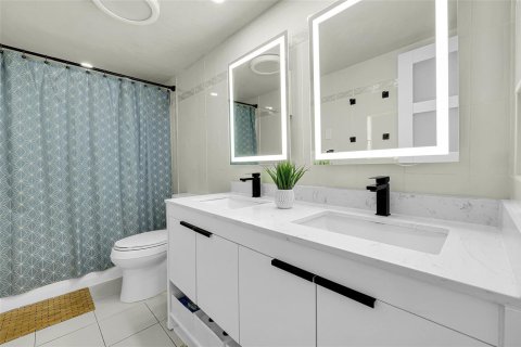 Condo in Hollywood, Florida, 1 bedroom  № 2182943 - photo 29