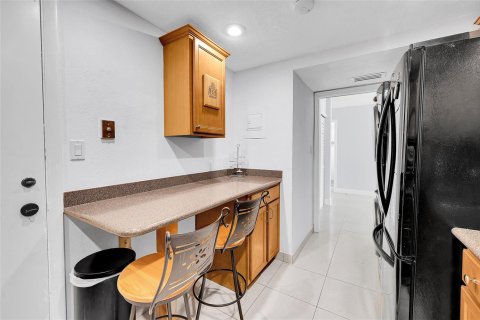 Condo in Hollywood, Florida, 1 bedroom  № 2182943 - photo 23