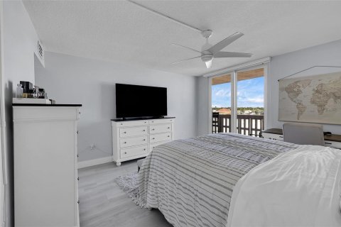 Condo in Hollywood, Florida, 1 bedroom  № 2182943 - photo 30