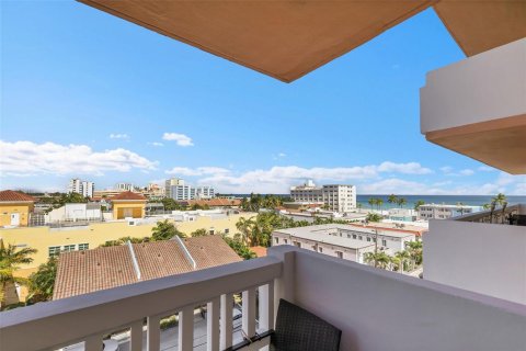 Condo in Hollywood, Florida, 1 bedroom  № 2182943 - photo 7