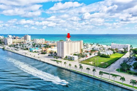 Condo in Hollywood, Florida, 1 bedroom  № 2182943 - photo 5