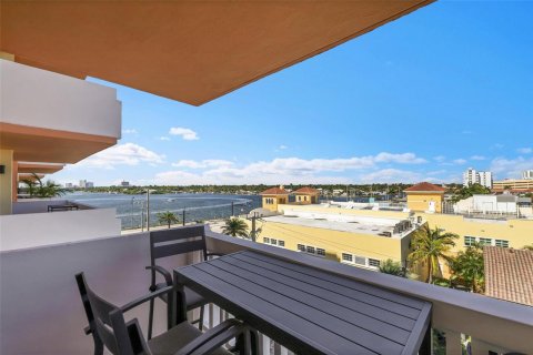 Condo in Hollywood, Florida, 1 bedroom  № 2182943 - photo 6