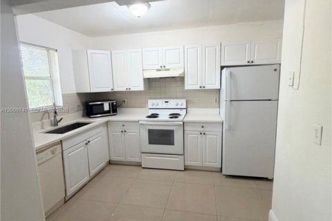 Copropriété à vendre à Coral Springs, Floride: 2 chambres, 100.33 m2 № 2171014 - photo 2
