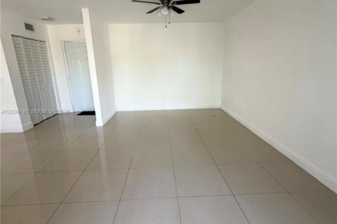 Copropriété à vendre à Coral Springs, Floride: 2 chambres, 100.33 m2 № 2171014 - photo 4