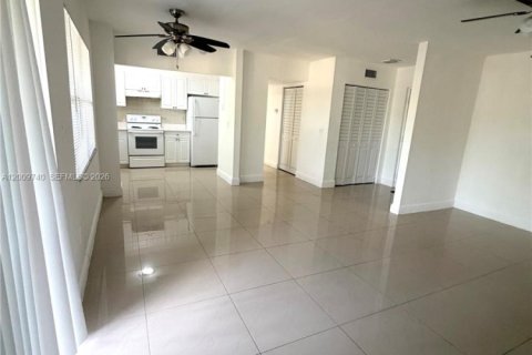 Copropriété à vendre à Coral Springs, Floride: 2 chambres, 100.33 m2 № 2171014 - photo 3