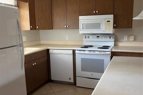 Condo in Mount Dora, Florida, 2 bedrooms  № 2234301 - photo 3