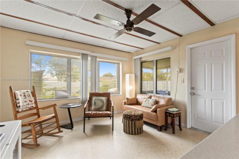 House in Hollywood, Florida 3 bedrooms, 141.95 sq.m. № 1925075 - photo 19