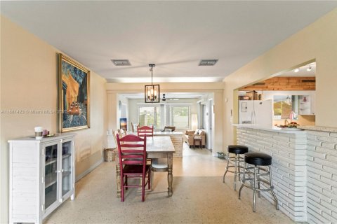 House in Hollywood, Florida 3 bedrooms, 141.95 sq.m. № 1925075 - photo 14