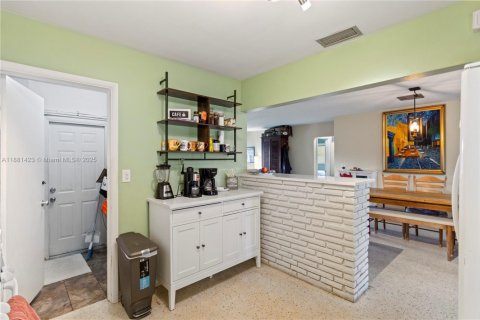 House in Hollywood, Florida 3 bedrooms, 141.95 sq.m. № 1925075 - photo 29