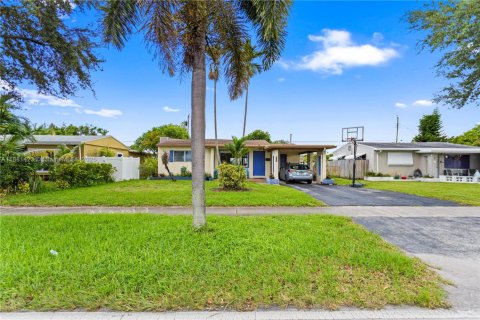 House in Hollywood, Florida 3 bedrooms, 141.95 sq.m. № 1925075 - photo 10
