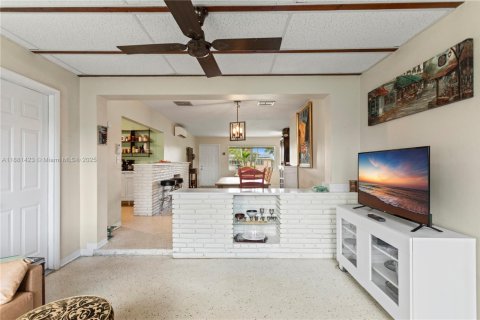 House in Hollywood, Florida 3 bedrooms, 141.95 sq.m. № 1925075 - photo 21