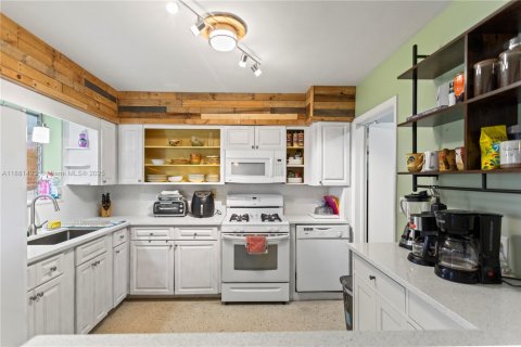 House in Hollywood, Florida 3 bedrooms, 141.95 sq.m. № 1925075 - photo 27