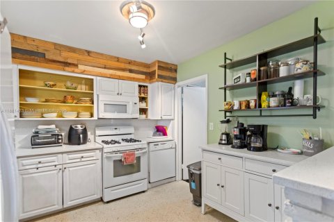 House in Hollywood, Florida 3 bedrooms, 141.95 sq.m. № 1925075 - photo 28