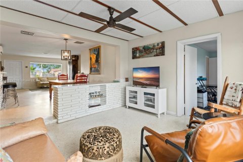 House in Hollywood, Florida 3 bedrooms, 141.95 sq.m. № 1925075 - photo 23