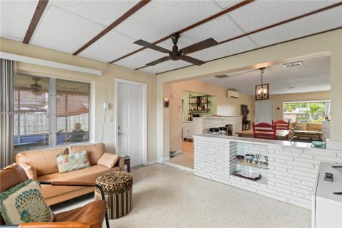 House in Hollywood, Florida 3 bedrooms, 141.95 sq.m. № 1925075 - photo 20