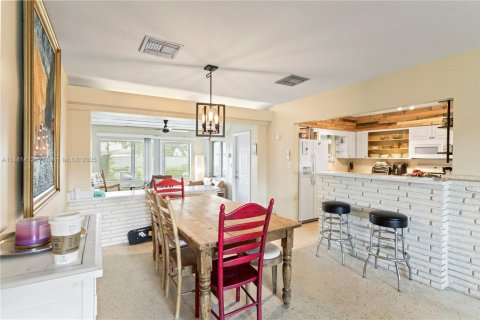 House in Hollywood, Florida 3 bedrooms, 141.95 sq.m. № 1925075 - photo 15