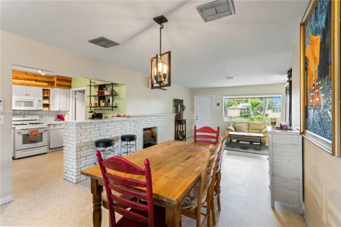 House in Hollywood, Florida 3 bedrooms, 141.95 sq.m. № 1925075 - photo 24