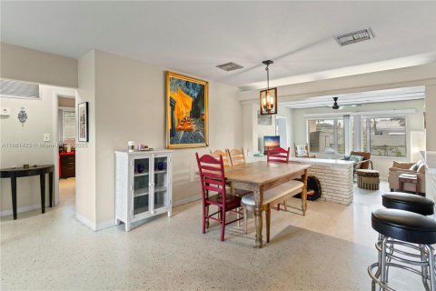 House in Hollywood, Florida 3 bedrooms, 141.95 sq.m. № 1925075 - photo 16