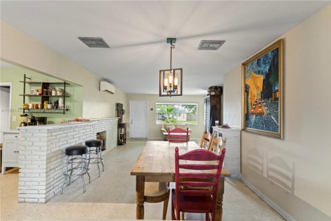 House in Hollywood, Florida 3 bedrooms, 141.95 sq.m. № 1925075 - photo 25